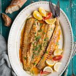 Un plateau avec snoek braaied